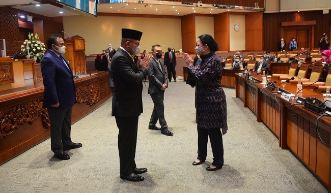 Puan Ucapkan Selamat Lodewijk Resmi Jabat Wakil Ketua DPR