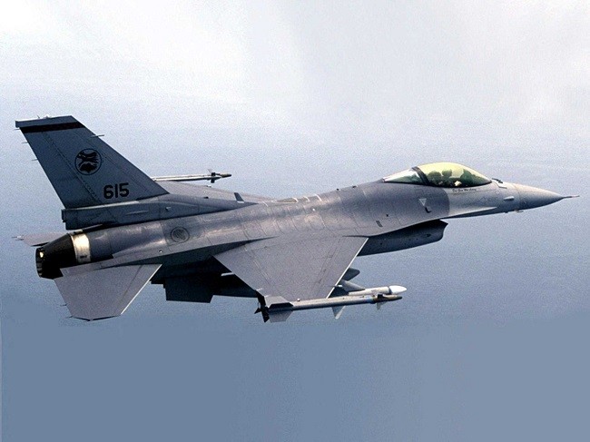 Singapura Usir Helikopter Malaysia dengan Jet Tempur F-16