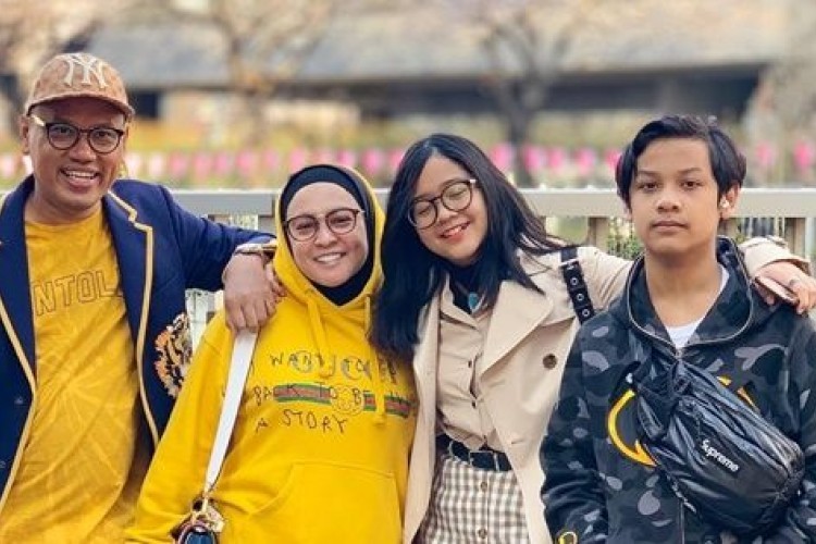 Luntang Lantung di Bandara, Keluarga Uya Kuya Ditipu Agen Travel