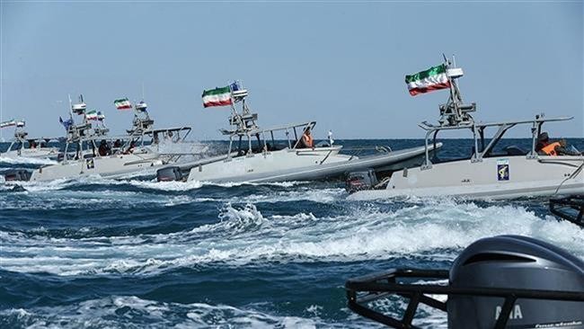 Kapal Cepat Pasukan Elit Iran Kejar dan Kepung Kapal Milik Angkatan Laut AS