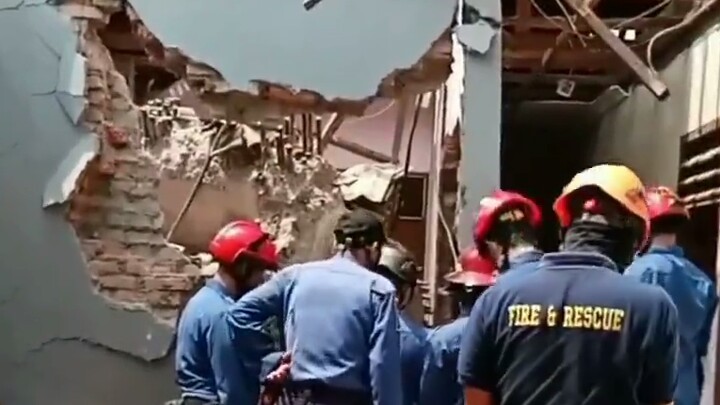 Crane Ambruk Timpa Dua Rumah di Depok, Begini Kondisi Empat Korbannya