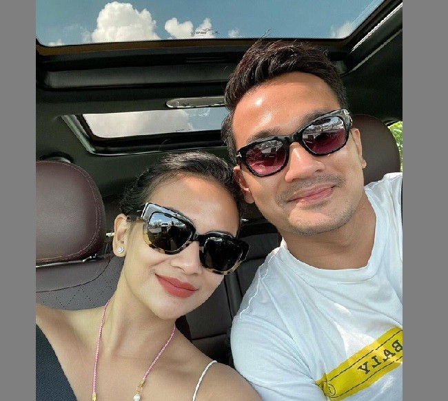 Vanessa Angel dan Suaminya Dimakamkan dalam Satu Liang Lahad