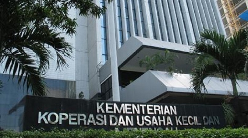 Kemenkop dan UKM Biarkan Retenir Baju Koperasi?