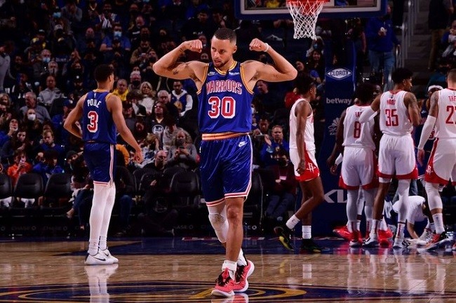 Stephen Curry Berhasil Ukir Rekor Golden State Warriors