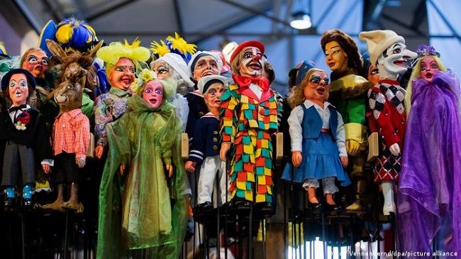 Hiraukan Gelombang Covid-19, Warga Jerman Tetap Gelar Pesta Karnaval 