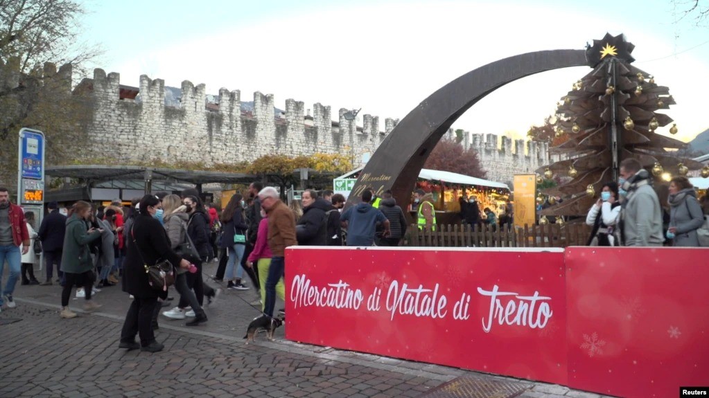Di Tengah Kasus Covid-19 Meningkat, Italia Tetap Buka Pasar Natal