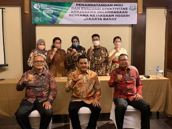 Hasilkan Iuran Rp9 Miliar, BPJS Ketenagakerjaan Beri Penghargaan Kepada Kejari Jakbar
