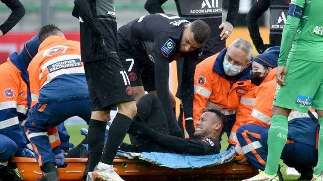 Cedera Parah, PSG Terancam Kehilangan Neymar Selama 8 Minggu