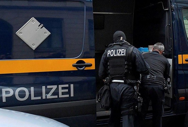 Polisi Jerman Gerebek Aktivis Anti Vaksin yang Mau Bunuh Gubernur Saxony
