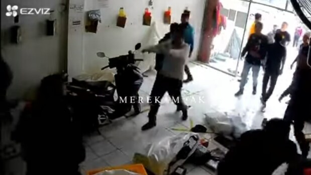 Pengeroyokan Karyawan Jasa Ekspedisi Duren Sawit, Dua Orang Jadi Tersangka
