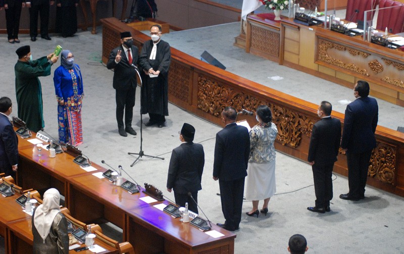 Harvey Malaiholo Dilantik Jadi Anggota DPR RI