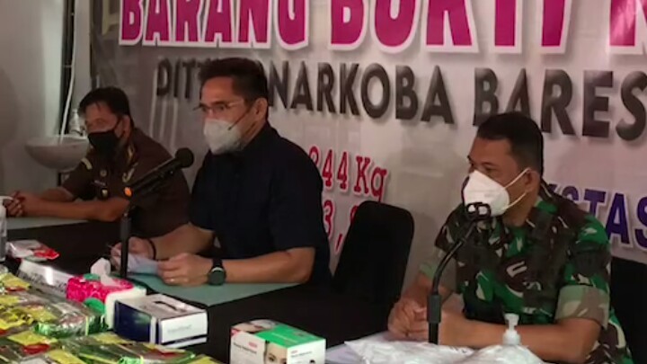 Polisi Musnahkan Ratusan Kilo Narkoba yang Dibungkus Teh China hingga Ikan Teri