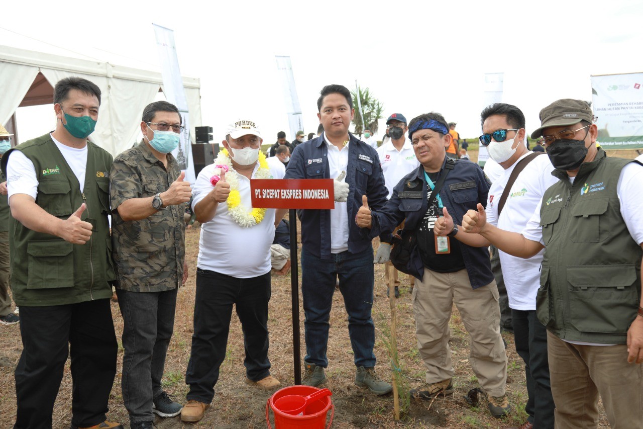 Dukung Rehabilitasi Hutan Pantai Karang Tirta Pangandaran, SiCepat Ekspres Tanam 20 Ribu Bibit Pohon