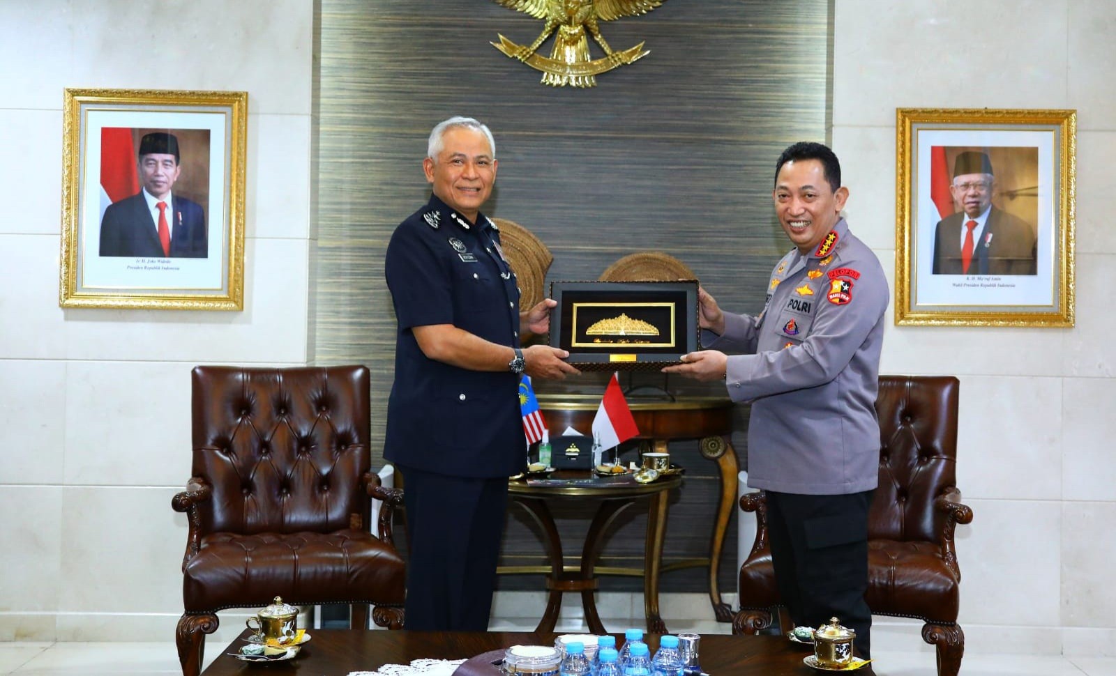 Kapolri Bahas PMI Ilegal Hingga Penanganan Covid-19 Bersama Kepala Kepolisian Malaysia