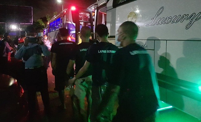 Serius Perangi Narkoba, Lagi…55 Bandar Narkoba Dipindahkan ke Lapas Super Maximum Security Nusakambangan