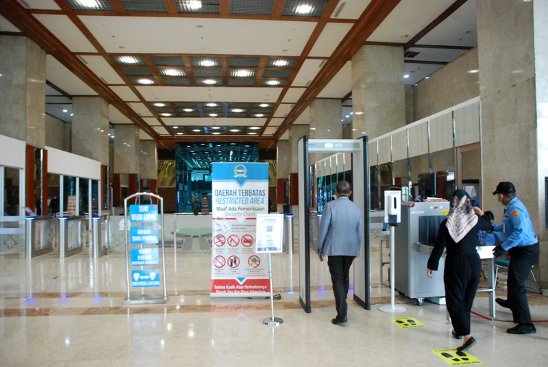 9 Anggota Dewan Positif Covid, DPR Kembali Terapkan Sistem WFH Mulai Hari Ini