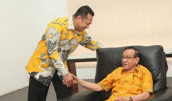 Bamsoet dan Akbar Tanjung Terima Penghargaan dari KAHMI
