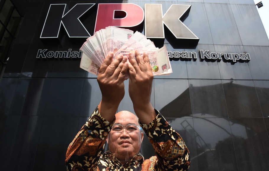 Korupsi Satelit, MAKI Duga Ada Pejabat Kemhan Dibiayai Vendor ke Inggris, Siapa?