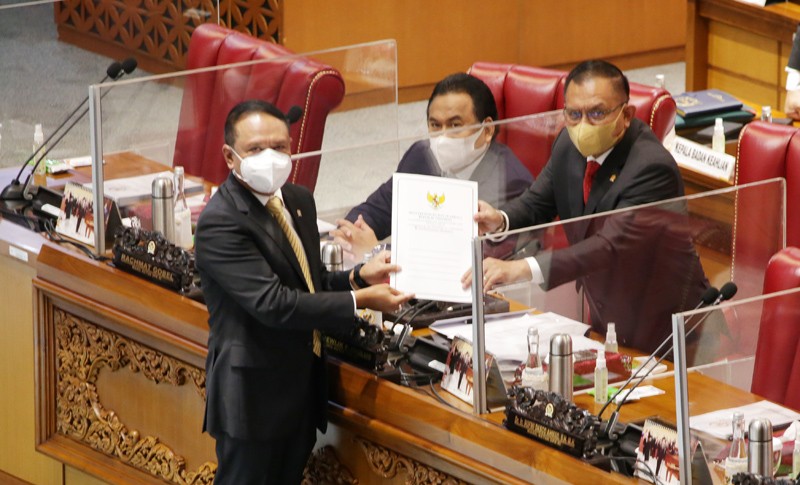 Menpora Zainudin Amali Serahkan  Naskah RUU Keolahragaan