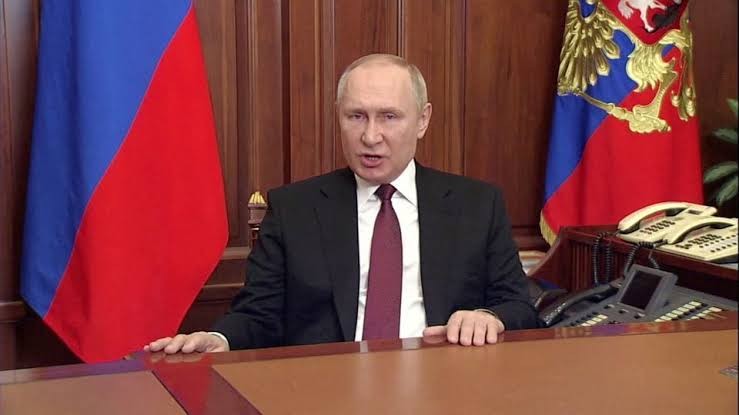 Balas Sanksi Barat, Putin Larang Warga Transfer Valas ke Luar Rusia Mulai 1 Maret