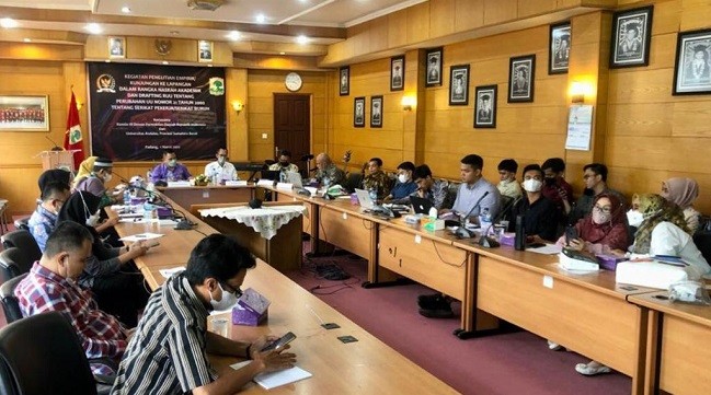 Susun Naskah Akademik RUU Serikat PEkerja, Komite III DPD RI Gelar Seminar Empirik di Universitas Andalas