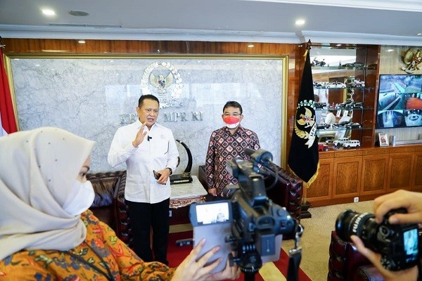 Serahkan Laporan Tahunan Pajak Pribadi, Bamsoet Ajak Masyarakat Patuh Bayar Pajak dan Manfaatkan Program Pengungkapan Sukarela