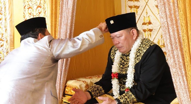Ketua DPD RI Sandang Gelar Ampon Chiek dari Kerajaan Beutong, Aceh