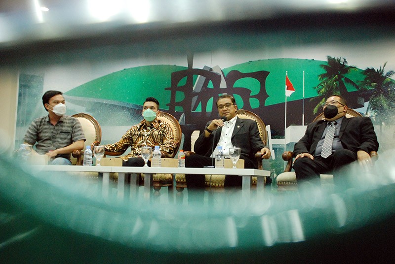 Forum Legislasi Dengan Tema