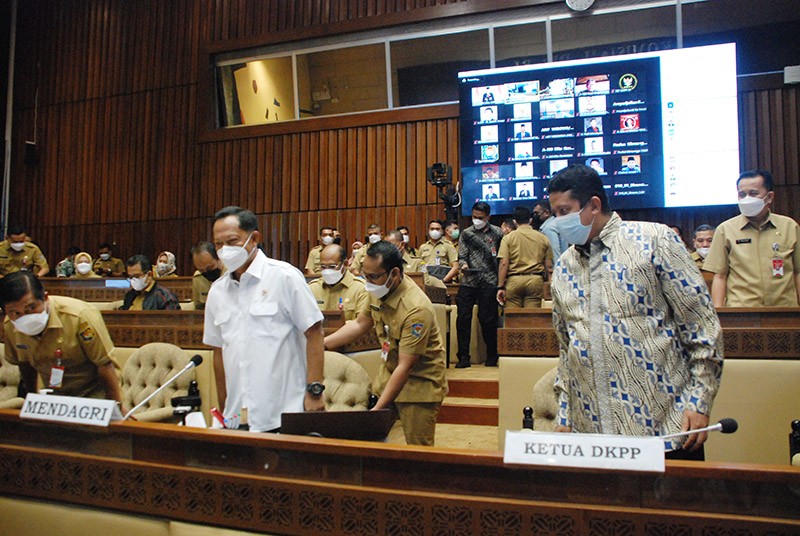 Mendagri Besama DKPP Ikuti Raker Komisi II DPR