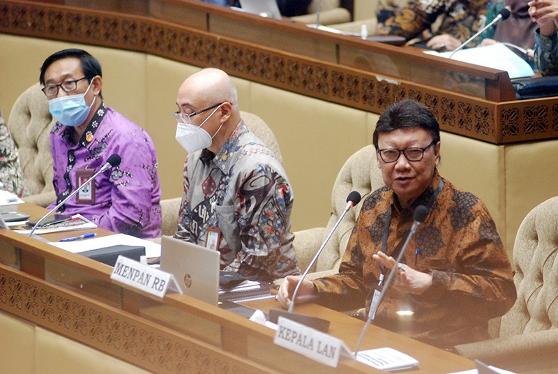 Menpan RB Raker Dengan Komisi II DPR
