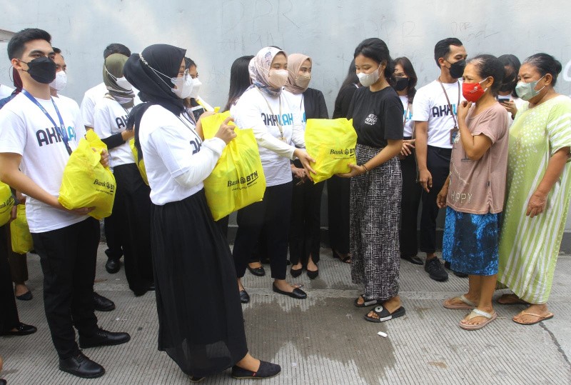 Milenial BTN Berbagi Sembako
