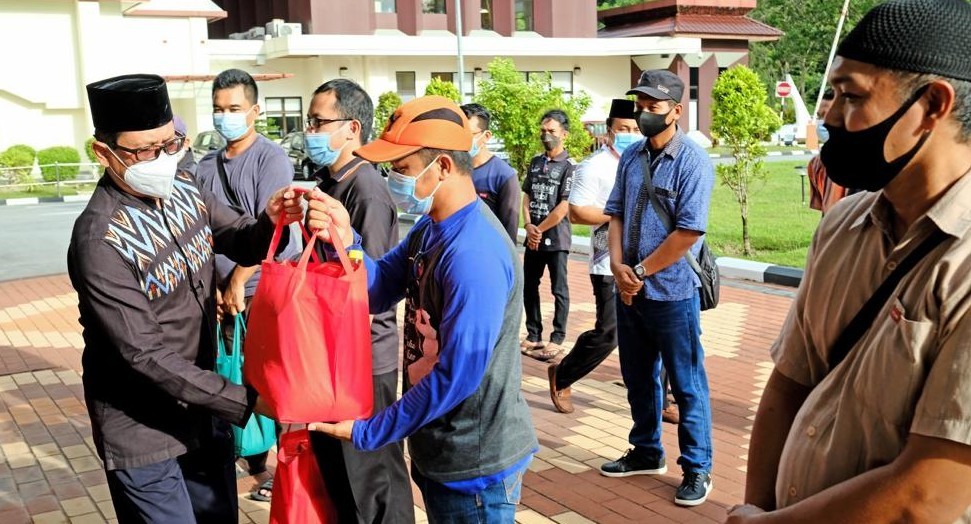 Dubes RI Brunei Darussalam Salurkan Bantuan Sembako Kepada PMI