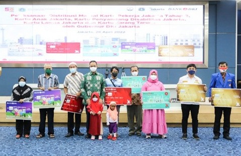Bank DKI Salurkan Bantuan Sosial Pemenuhan Kebutuhan Dasar (PKD) Kartu Pekerja Jakarta