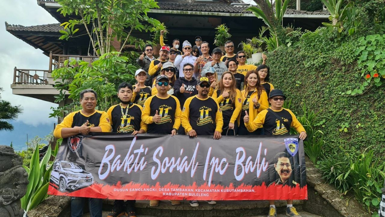 Sama IMI dan IPC,  Bamsoet Berikan Bantuan Sembako di Desa Tambakan