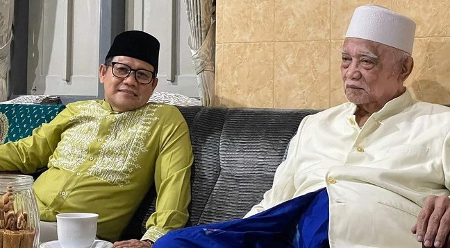 Diserang Buzzer di Twitter, Cak Imin Pilih Sungkem Kiai Sepuh Lirboyo dan Ploso
