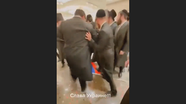 Beredar Video Para Yahudi Israel Injak-injak Bendera Rusia 
