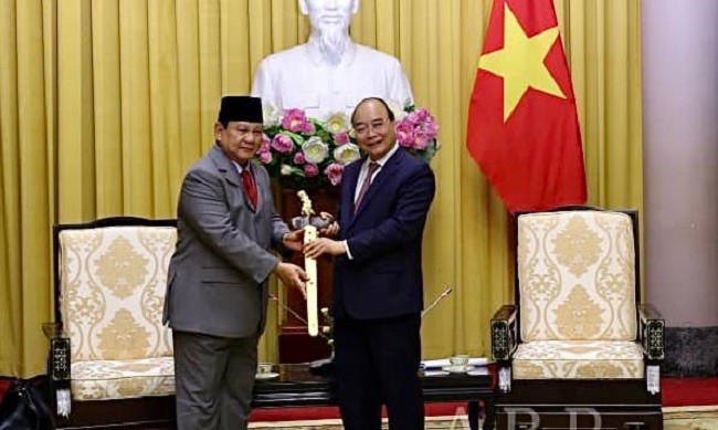 Bertemu Presiden Nguyễn Xuân Phúc, Prabowo: Indonesia Kagum dengan Vietnam