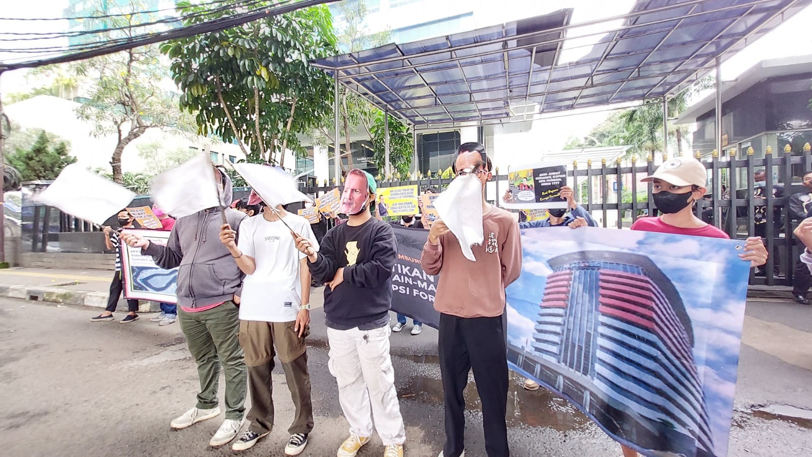 Momen Harkitnas, Aktivis Ajak Masyarakat Perang Lawan Bahaya Laten Korupsi Formula E