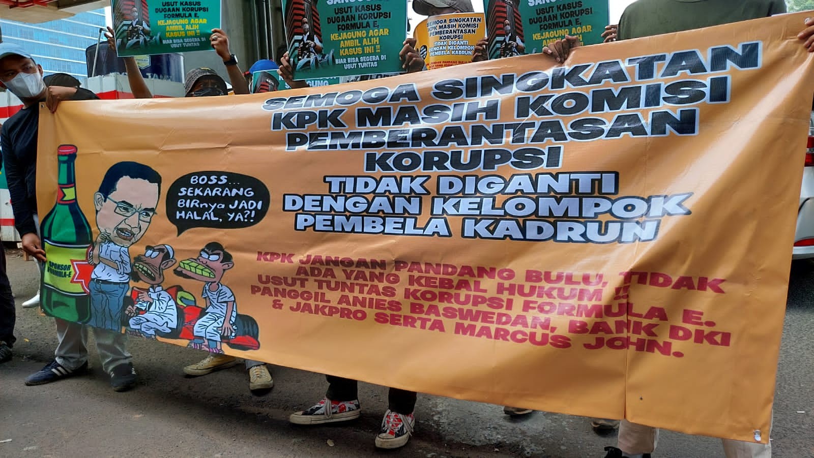 Aksi Teatrikal Kentongan Dukung KPK & BPK Usut Tuntas Dugaan Korupsi Formula E