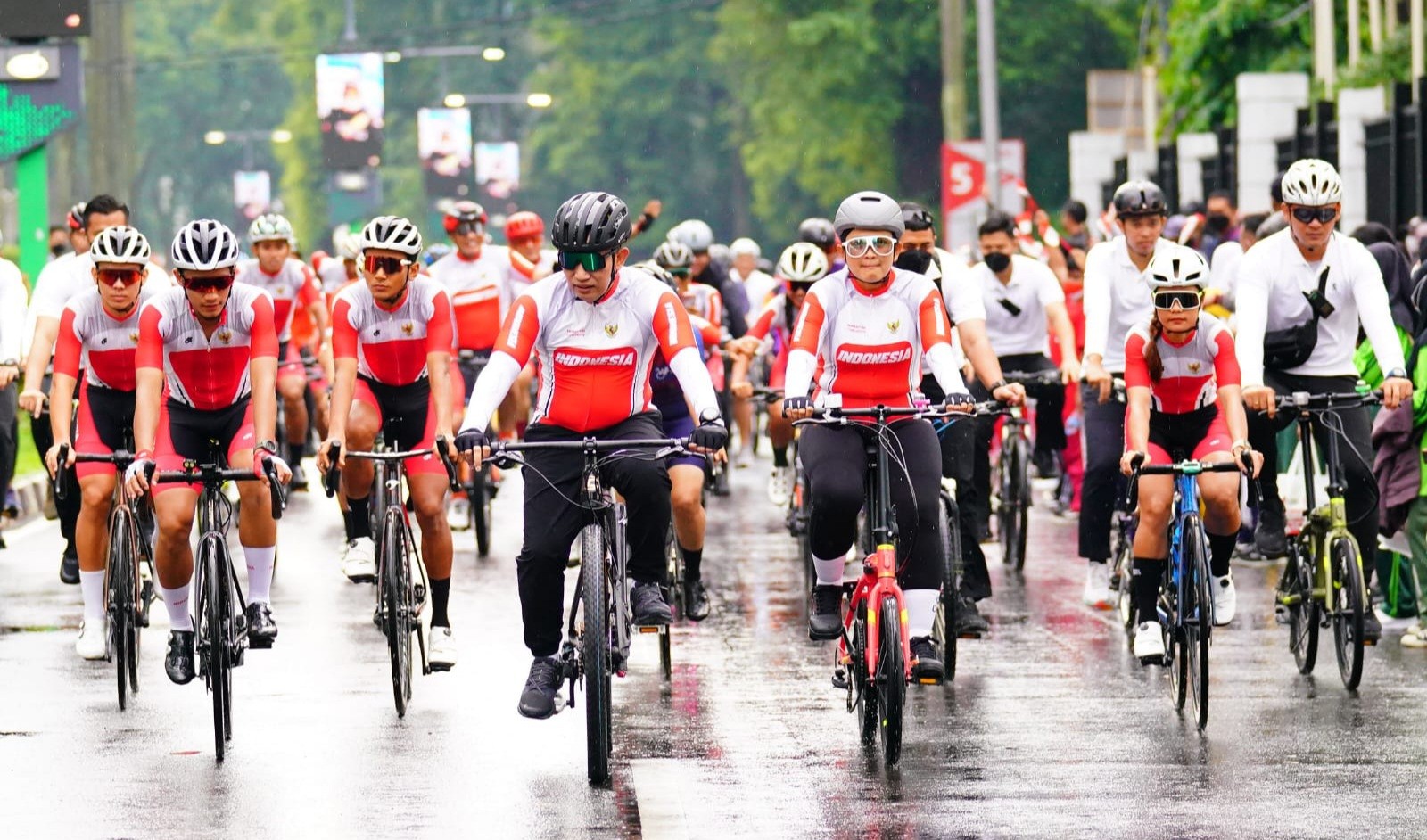 Gelar Parade Kemenangan Atlet Sea Games, Kapolri Fokus Kembangkan Olahraga Sepeda Indonesia