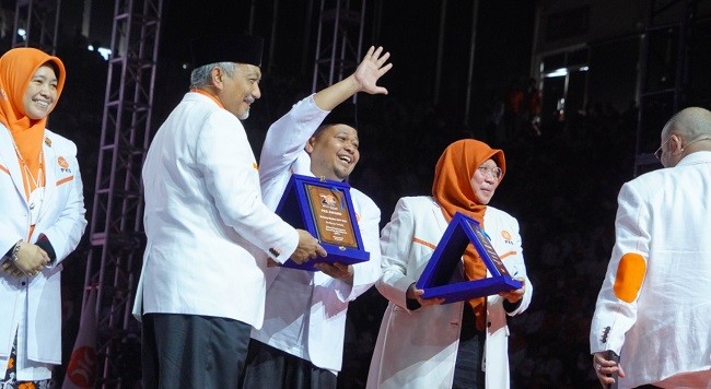 Raih PKS Award, Anis Ajak Pengurus dan Anggota PKS Berikan Kontribusi Terbaiknya