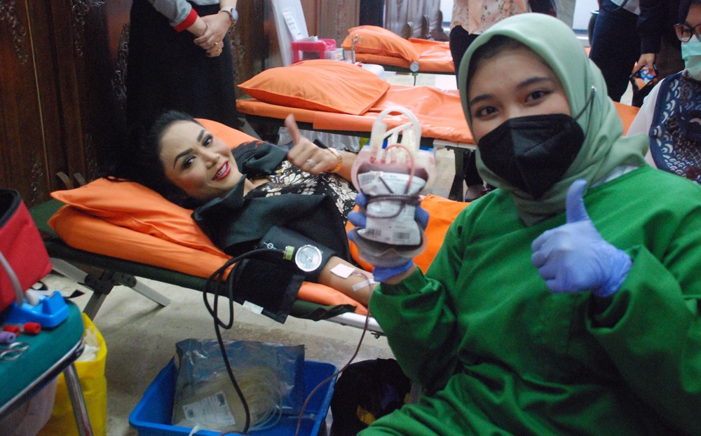 Kris Dayanti Donor Darah Kemanusian