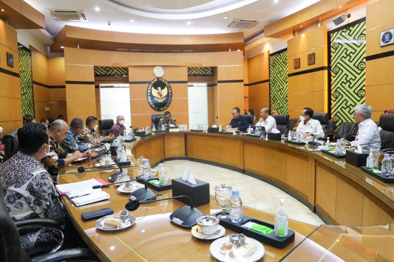 Gelar Rakortas Penanganan Koperasi Bermasalah, Teten Tekankan Dua Solusi