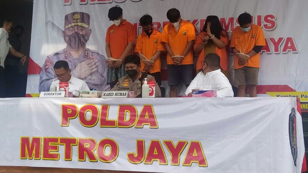 Ancam Sebar Data Pribadi Korbannya, Polisi Tangkap Lima Penagih Pinjol