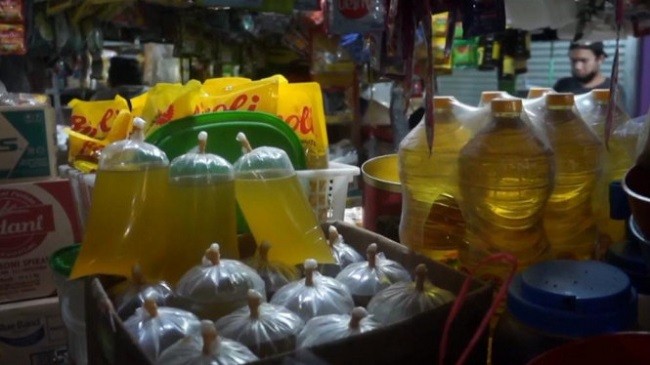 Diwajibkan Pakai Pedulilindungi, Konsumen Kesulitan Beli Minyak Goreng