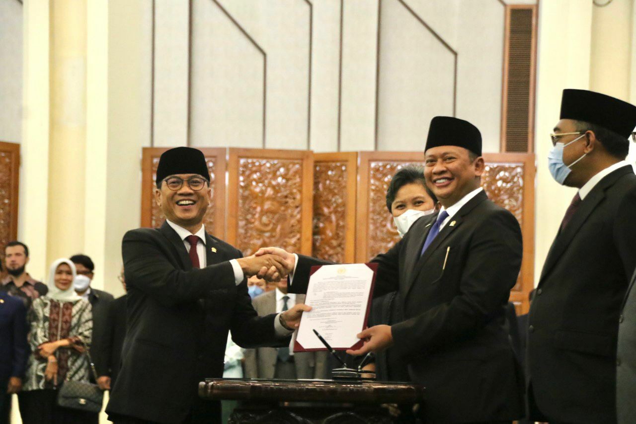 Ketua MPR RI Lantik Wakil Ketua MPR RI Yandri Susanto dan PAW 4 Anggota MPR RI