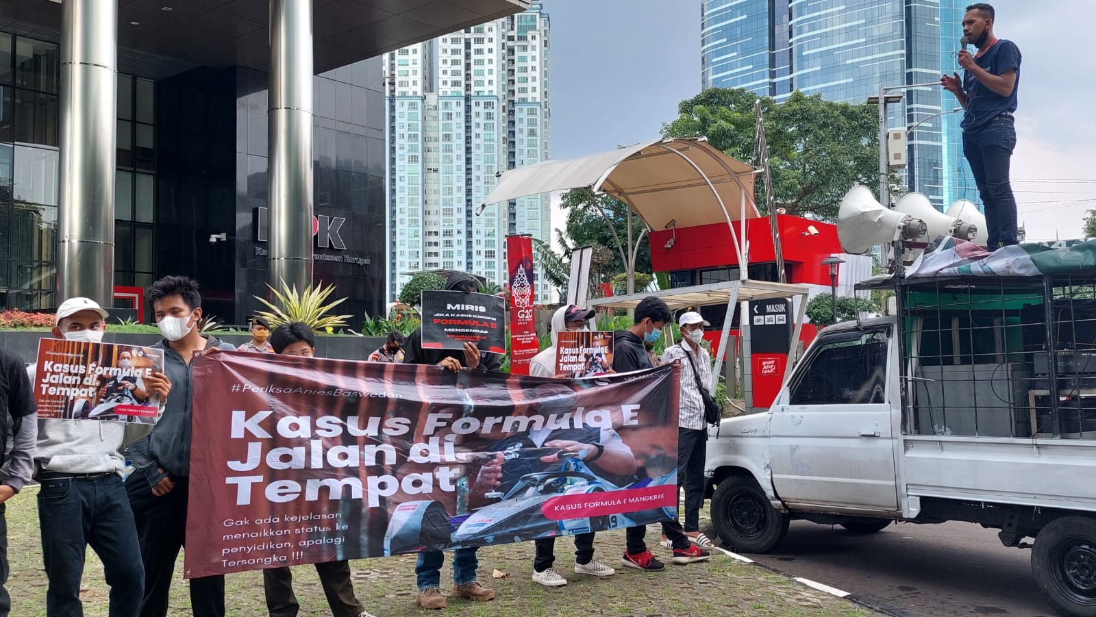 Demonstran Ingatkan KPK Kasus Formula E Jangan Mangkrak di Tengah Jalan