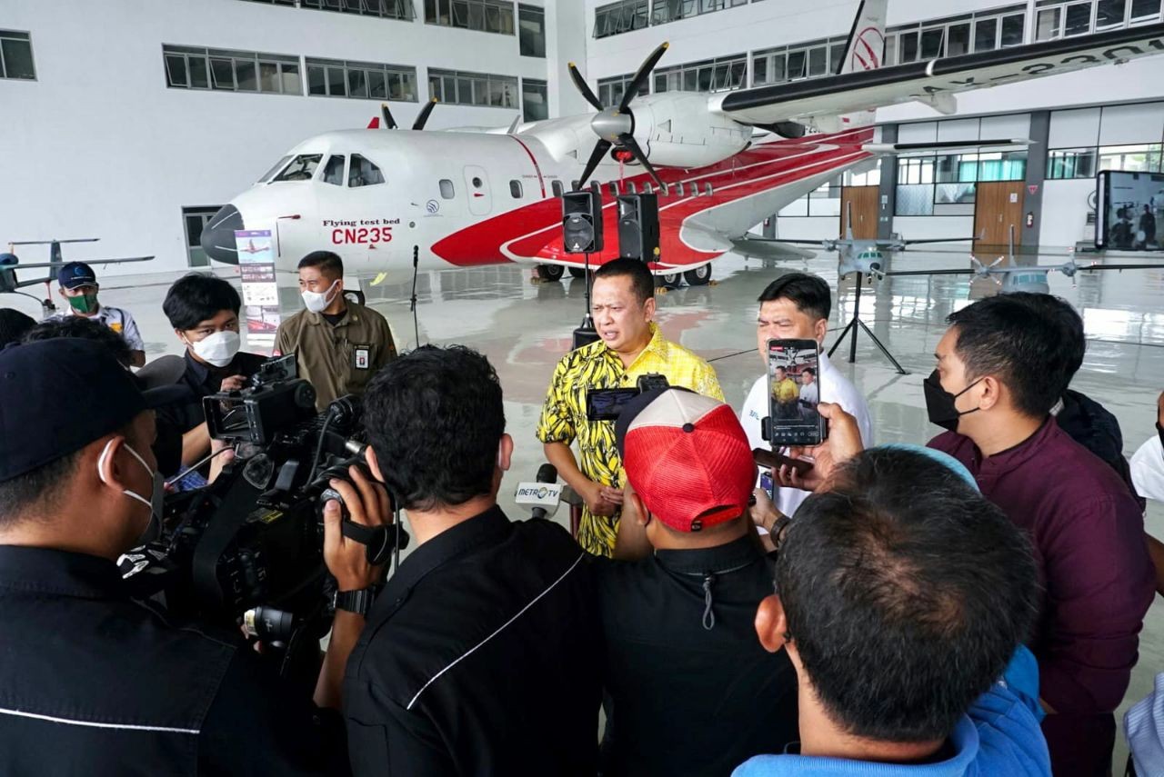 Kunjungi PT Dirgantara Indonesia, Bamsoet Jajaki Pembelian Pesawat CN-235 Untuk Armada Cargo Black Stone Airline