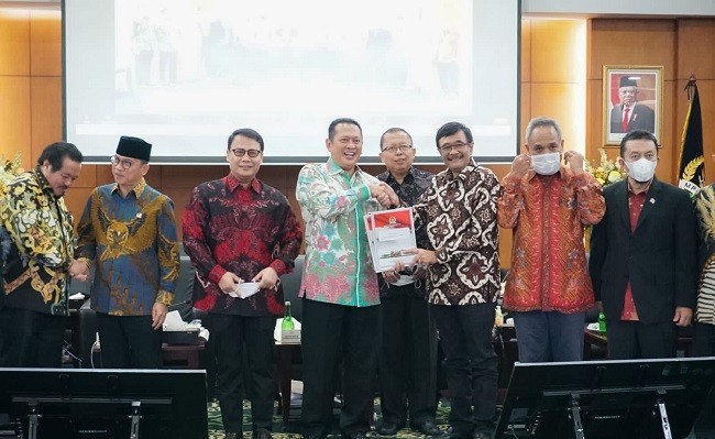 Seluruh Fraksi MPR dan Kelompok DPD Sepakat Menerima Laporan Badan Pengkajian MPR tentang PPHN dan Bentuk Panitia Ad Hoc