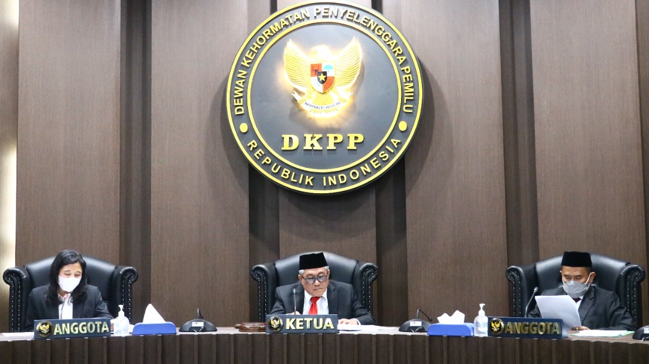 DKPP Berhentikan Tetap Dua Penyelenggara Pemilu